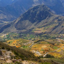 Cotahuasi canyon and village (left)